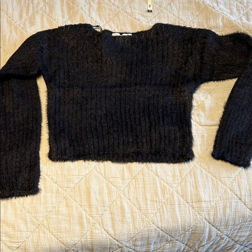 Talulah- Black Fuzzy Ribbed Cropped Sweater-large